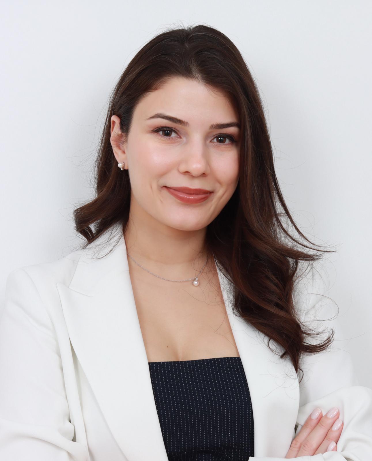 Dr. İpek Dilsiz Erdal portresi