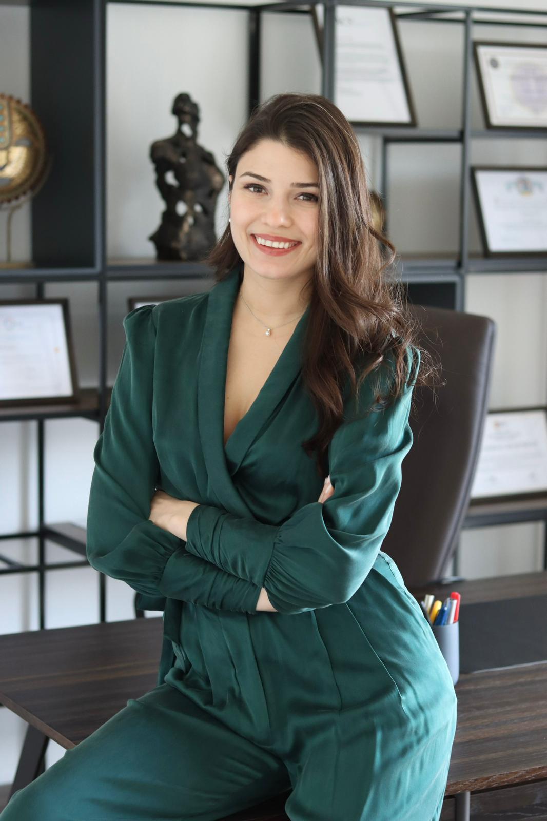 Dr. İpek Dilsiz Erdal — kliniğinde